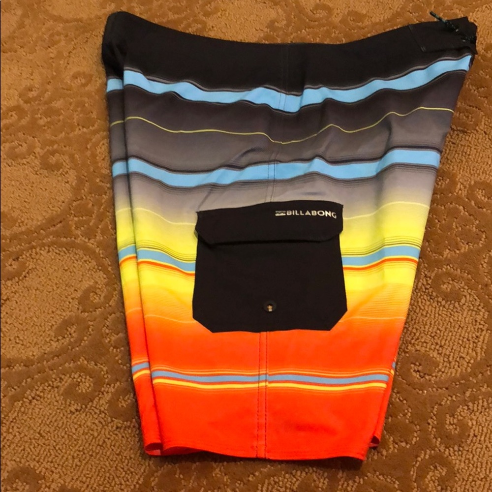 Men’s BillaBong bathing suit